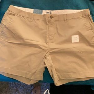 Old navy khaki shorts size 16. NWT!